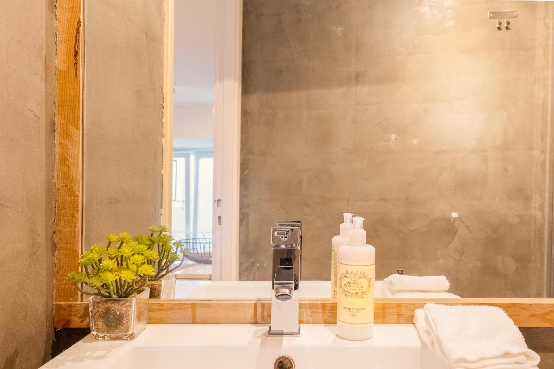 Contemporary Apartment In Chiado 3 Lisboa Екстериор снимка